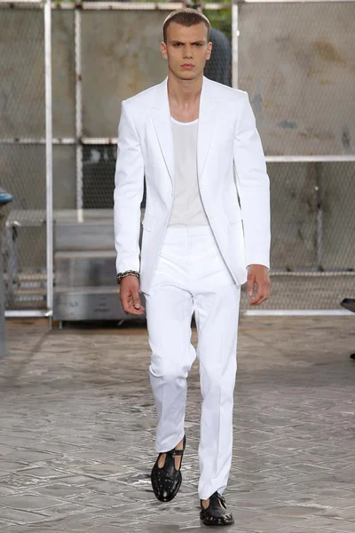 Look 48